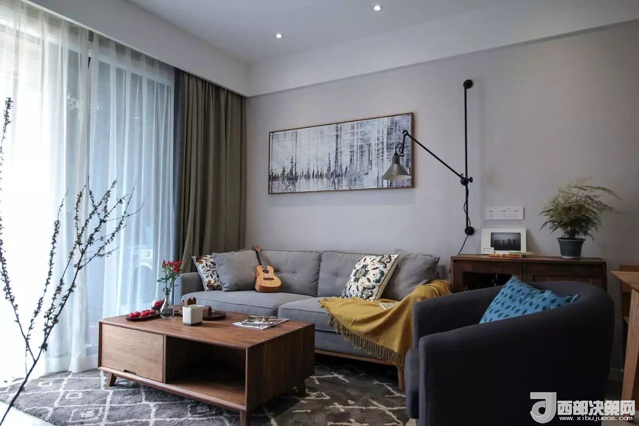 沙發(fā)背景墻選對裝飾畫，才能美了整個客廳空間！