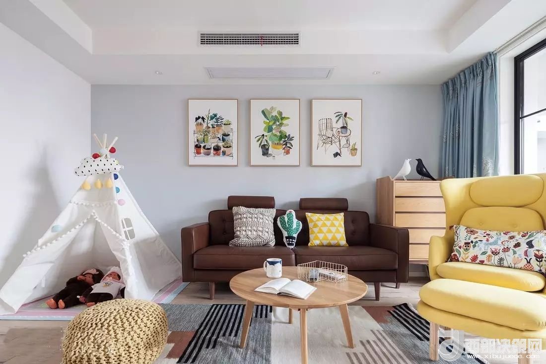 沙發(fā)背景墻選對裝飾畫，才能美了整個客廳空間！