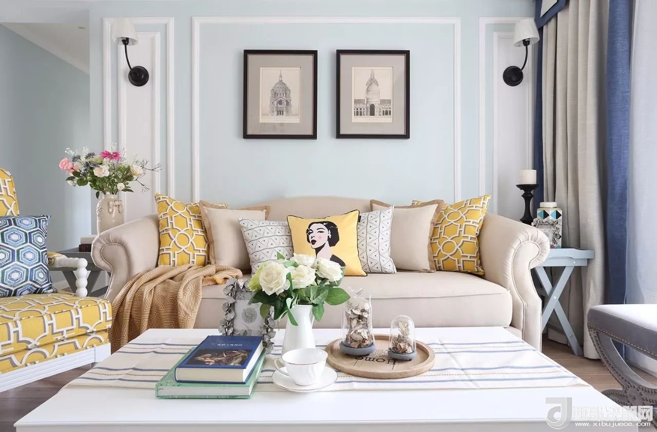 沙發(fā)背景墻選對裝飾畫，才能美了整個客廳空間！