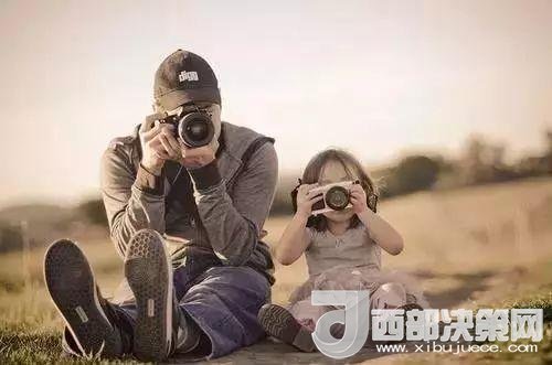 “曾子殺豬”故事在前，最近又有《父母說(shuō)好考了90分就去看海，被爽約后女孩離家出走》新聞在后。父母如果自己的行為“打臉”了，又怎么能在孩子面前掌握教育的主動(dòng)權(quán)。