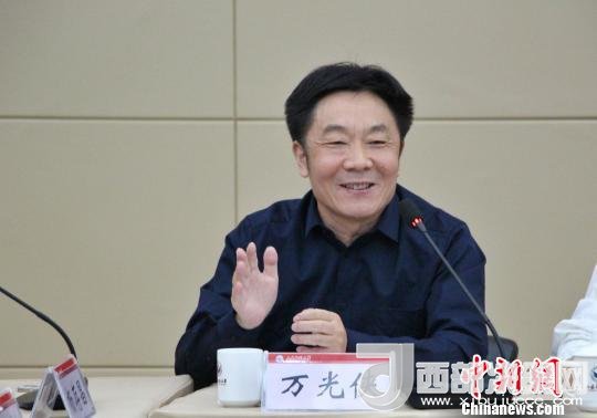 圖為山東師范大學(xué)副校長(zhǎng)萬光俠在開幕式上發(fā)言?！≮w曉 攝