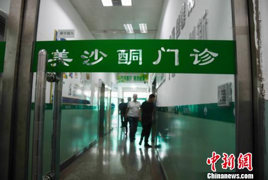 有數據顯示，十年來，山西省司法行政戒毒系統(tǒng)累計收治戒毒人員總數6萬余人。截至目前，在冊強制隔離戒毒人員、自愿戒毒人員、戒毒康復人員、美沙酮維持治療人員共1.2萬余人?！⊥踅ㄜ?攝