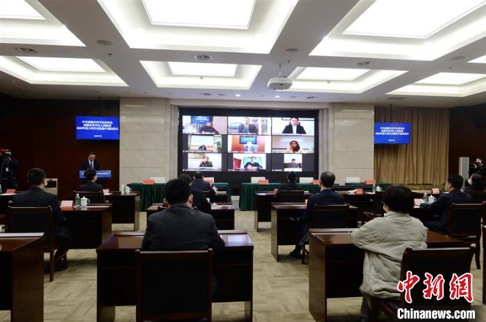 青羊區(qū)2020年重大項目在線集中簽約儀式現(xiàn)場。青羊區(qū)委宣傳部供圖