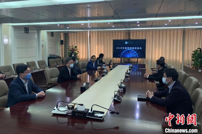 寧夏大學(xué)2020年春季首場綜合類“網(wǎng)絡(luò)雙選會”現(xiàn)場?！±钆迳?攝