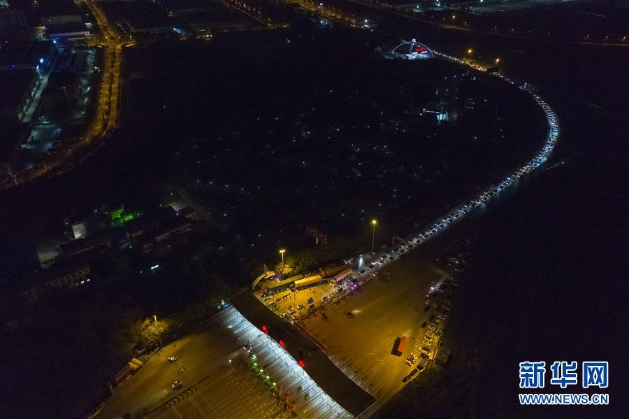 （新華全媒頭條·圖文互動(dòng)）（14）上下同心，守望相助——中國(guó)抗疫眾志成城的生動(dòng)實(shí)踐