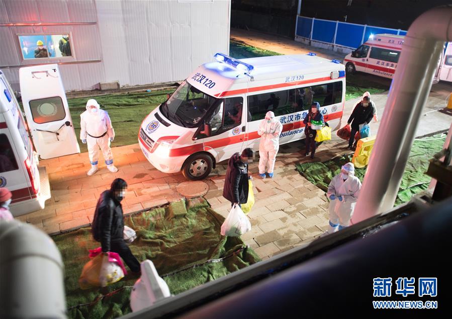 （聚焦疫情防控·圖文互動(dòng)）（11）分秒必爭！一切為了治病救人——中國抗疫生命至上的生動(dòng)實(shí)踐