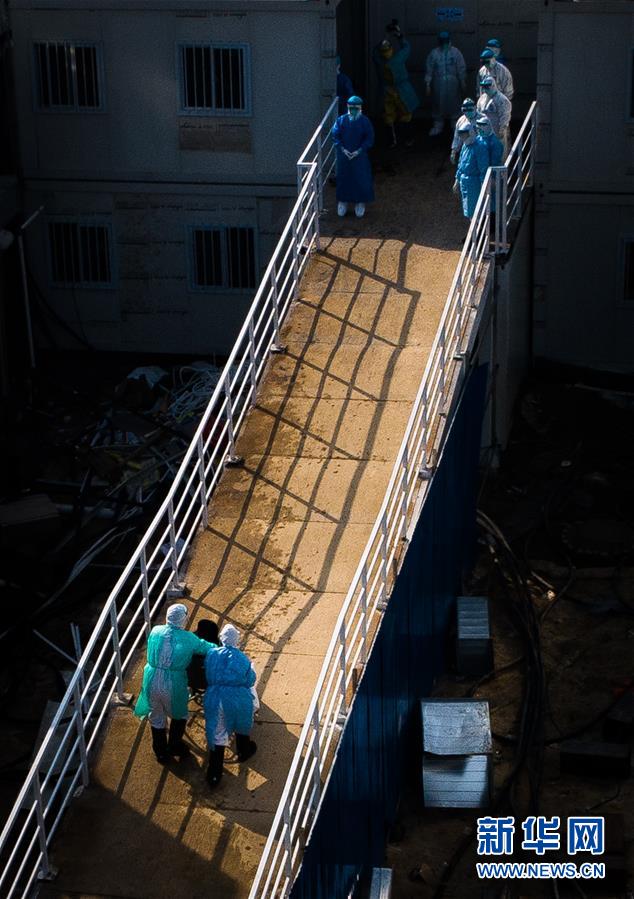 （聚焦疫情防控·圖文互動(dòng)）（10）分秒必爭！一切為了治病救人——中國抗疫生命至上的生動(dòng)實(shí)踐