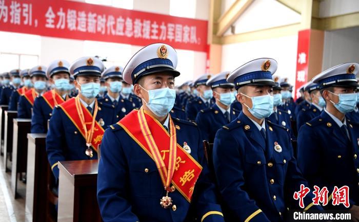 授銜表彰儀式現(xiàn)場?！⒅铱?攝