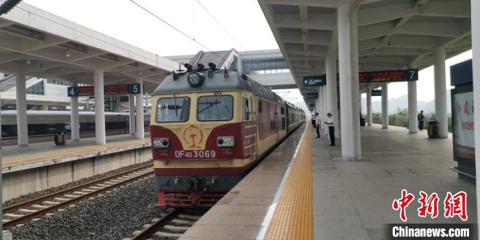 貴州省首條城際高速鐵路——安六鐵路開始聯(lián)調(diào)聯(lián)試。中國鐵路成都局集團(tuán)公司供圖