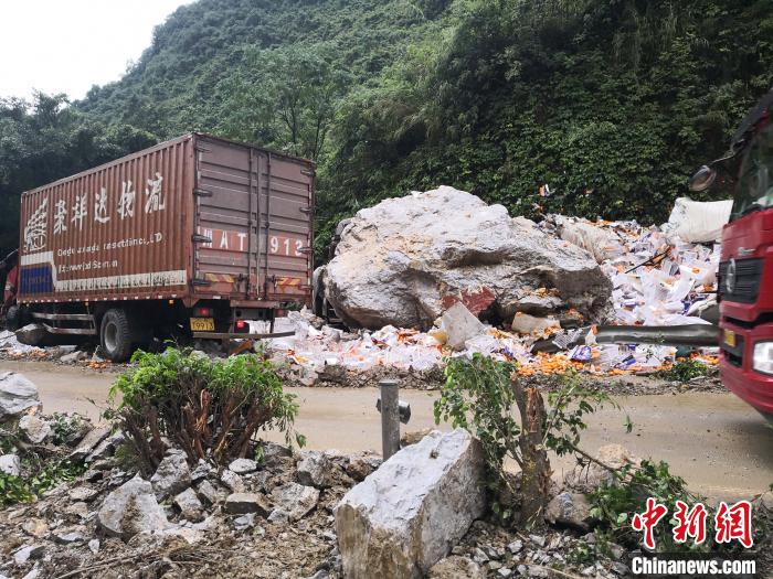 事故現(xiàn)場?！↑S鵬 攝