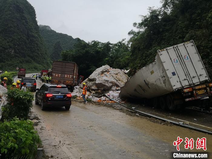 事故現(xiàn)場?！↑S鵬 攝