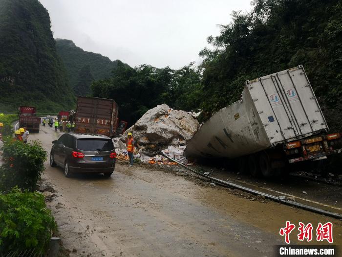 事故現(xiàn)場?！↑S鵬 攝