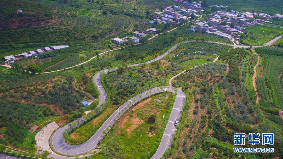 （新華全媒頭條·走向我們的小康生活·圖文互動）（1）長城腳下，小康村串成“珍珠鏈”