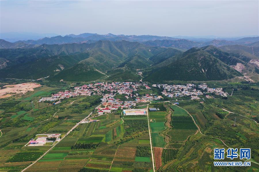 （新華全媒頭條·走向我們的小康生活·圖文互動）（13）長城腳下，小康村串成“珍珠鏈”