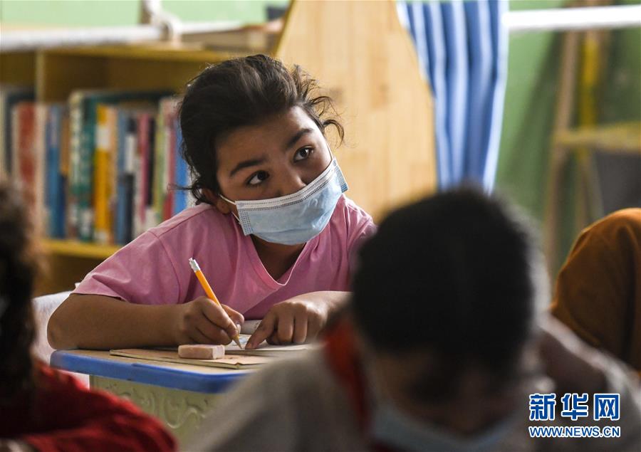 （新華全媒頭條·圖文互動）（13）旗引天山南北　譜寫發(fā)展新篇——以習(xí)近平同志為核心的黨中央關(guān)心新疆工作紀實