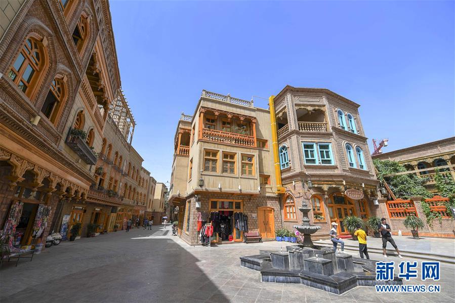 （新華全媒頭條·圖文互動）（10）旗引天山南北　譜寫發(fā)展新篇——以習(xí)近平同志為核心的黨中央關(guān)心新疆工作紀實 