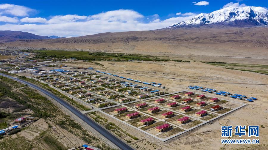 （新華全媒頭條·圖文互動）（4）旗引天山南北　譜寫發(fā)展新篇——以習(xí)近平同志為核心的黨中央關(guān)心新疆工作紀實