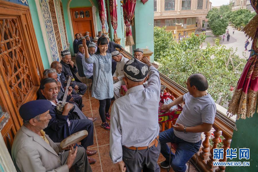 （新華全媒頭條·圖文互動）（2）旗引天山南北　譜寫發(fā)展新篇——以習(xí)近平同志為核心的黨中央關(guān)心新疆工作紀實