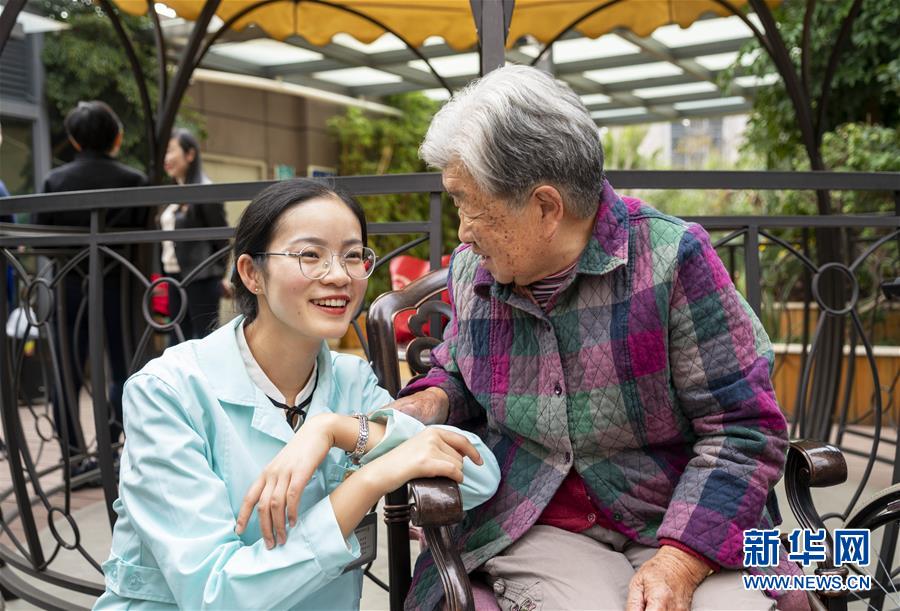 （新華全媒頭條·五中全會(huì)精神在基層·圖文互動(dòng)）（3）奮發(fā)新青年　逐夢新征程——各地青年學(xué)習(xí)貫徹落實(shí)五中全會(huì)精神觀察