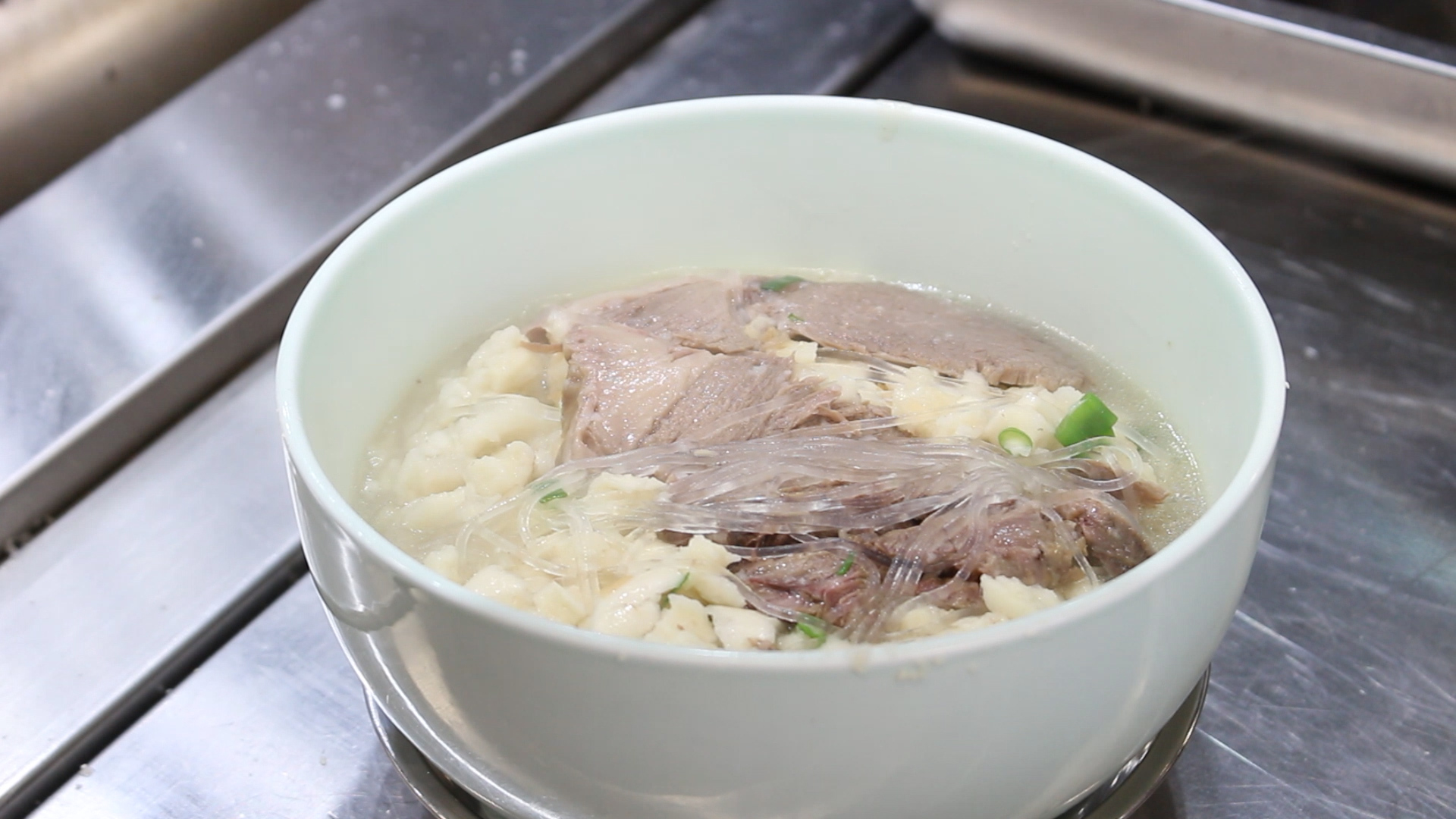 【陜菜大師和他們的拿手菜】烏平：“知足者常樂，食客愛吃我做的牛羊肉泡饃，就是我最大的滿足”_fororder_圖片8